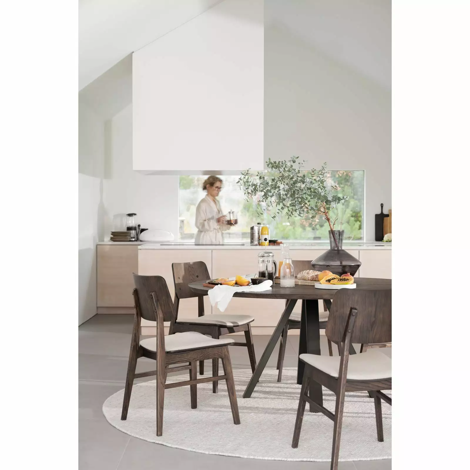 Rowico AB CARRADALE Ruokapöytä Pyöreä 150 Cm V-mallisilla Metallijaloilla 5 Rowico AB CARRADALE Ruokapöytä Pyöreä 150 Cm V-mallisilla Metallijaloilla - Image 5