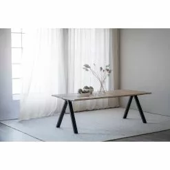 Rowico AB CARRADALE Ruokapöytä 220 X 100 Cm V-mallisilla Metallijaloilla 25 Rowico AB CARRADALE Ruokapöytä 220 X 100 Cm V-mallisilla Metallijaloilla -Myynti Säilytyskalusteet Carradale ruokapoyta valkotammi musta 120320 miljoo