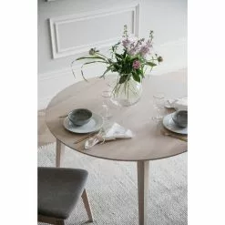 Rowico AB FILIPPA Ruokapöytä Pyöreä Jatkettava 120 + 45 Cm -Myynti Säilytyskalusteet Filippa ruokapoyta valkotammi 113756 Nagano tuolit 119431 miljoo 1