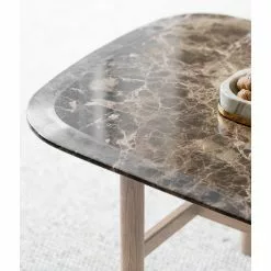 Rowico AB HAMMOND Sohvapöytä 62 X 62 Cm Marmorikannella -Myynti Säilytyskalusteet Hammond sp marmori ruskea valkotammi detalj dc0331a1 328f 4caa b8cb 699e0f21df28