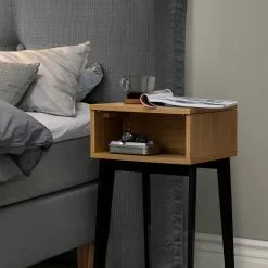 Hilding Anders Finland Oy JENSEN CHARON Yöpöytä -Myynti Säilytyskalusteet Jensen Charon yopoyta tammi milj