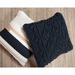 Mattokymppi Oy MAKRAME Tyyny 50 X 50 Cm 5 Mattokymppi Oy MAKRAME Tyyny 50 X 50 Cm -Myynti Säilytyskalusteet Makrame tyyny musta fiilis 2 1