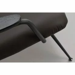 Rowico AB PRESCOTT Nojatuoli Nahkaverhoilulla 17 Rowico AB PRESCOTT Nojatuoli Nahkaverhoilulla -Myynti Säilytyskalusteet Presscott tuoli ruskea 120111 detalj