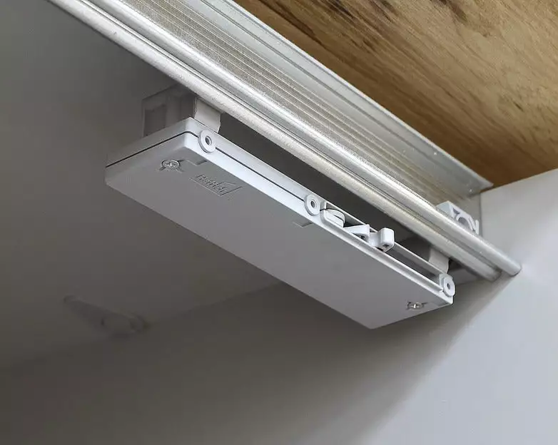 Niemen Tehtaat Oy WINGS Liukuovikomeron Hidastinpari 1 Niemen Tehtaat Oy WINGS Liukuovikomeron Hidastinpari